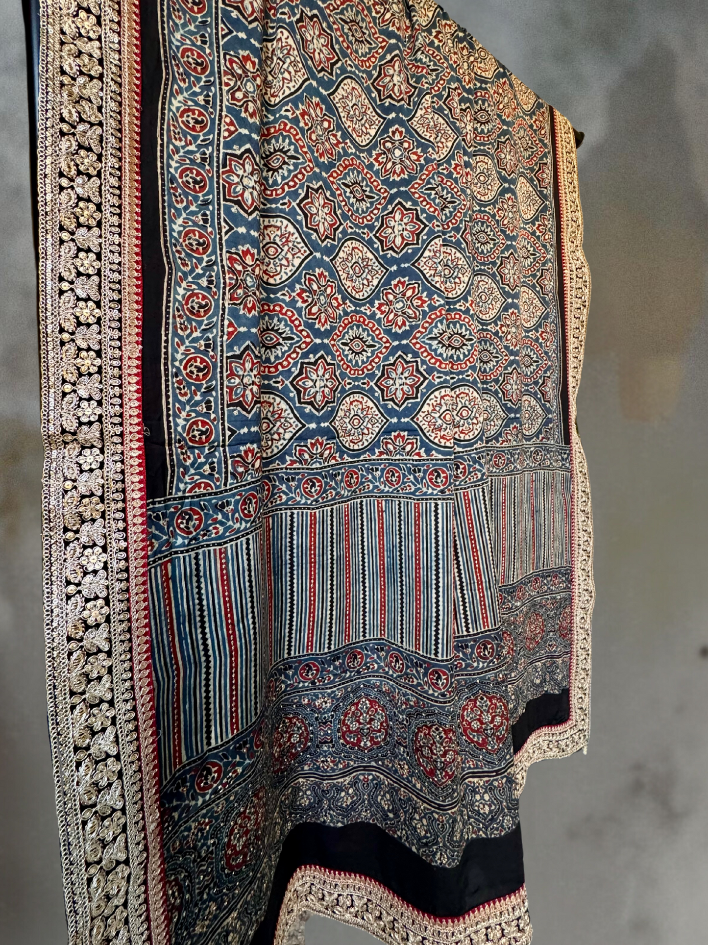 AJRAKH MUKAISH DUPATTA